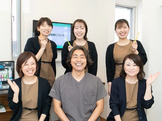 笑顔の職員集合スタッフイメージ  