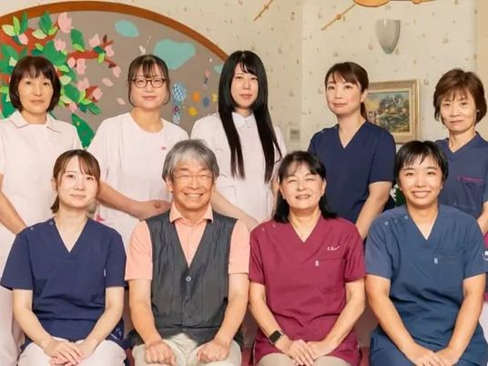 スタッフ集合の室内  