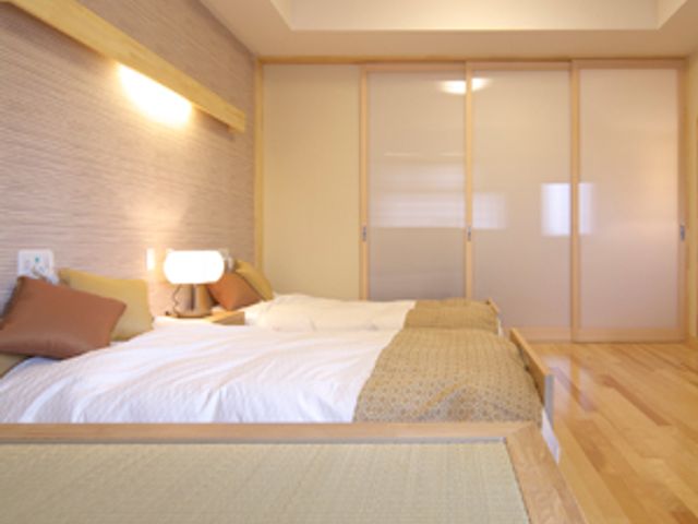 広々とした居室 居室 落ち着いた色合いの居室は、優しい照明でリラックスでき、快適な暮らしをサポートします。