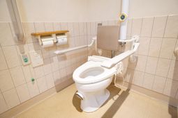 バリアフリーのトイレ設備