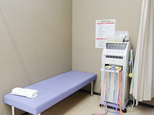 機能訓練室のベッド  