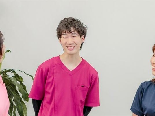 笑顔のスタッフイメージ  