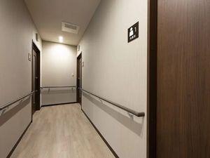手すり付きの廊下  