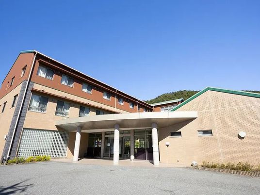建物の正面外観  
