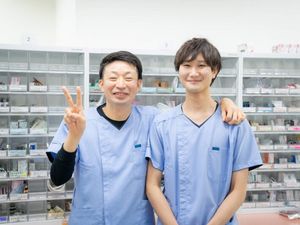 笑顔のスタッフ2人  