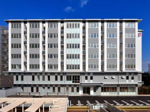 外観の建物正面  