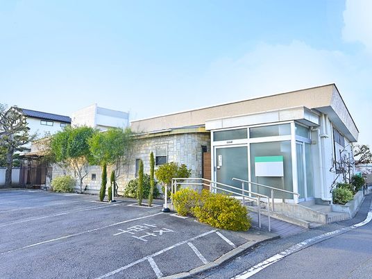 明るい外観  