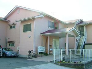 ピンクの建物の外観