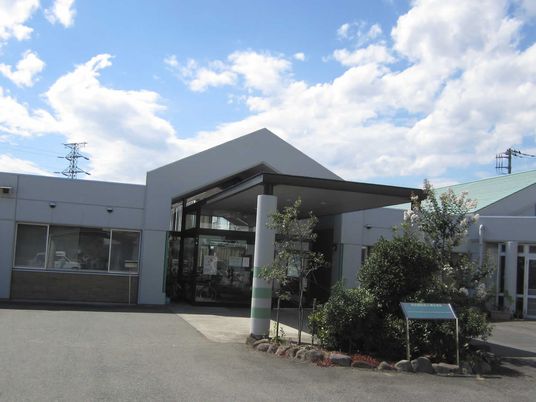 施設の正面玄関