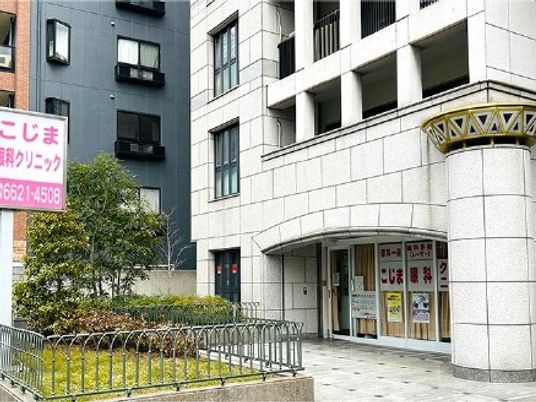 施設の正面玄関  