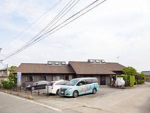 平屋建ての落ち着いた外観
