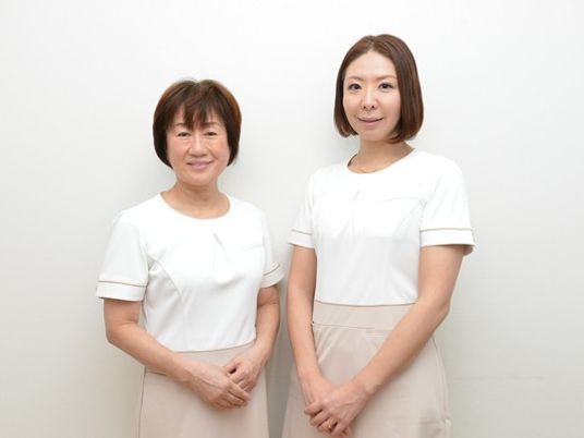 スタッフ2人の姿  