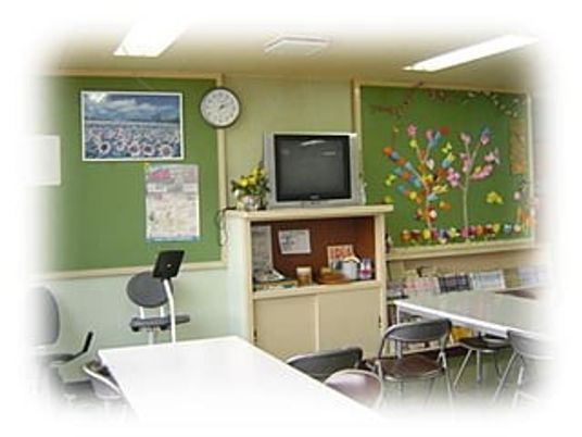 掲示板のある食堂  