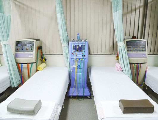 機能訓練室のベッド  