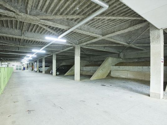屋内駐車場  