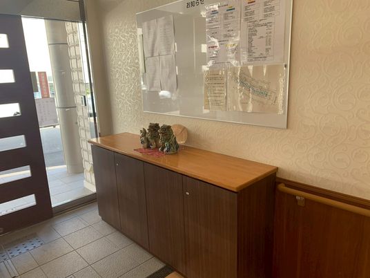 情報掲示があるエントランス