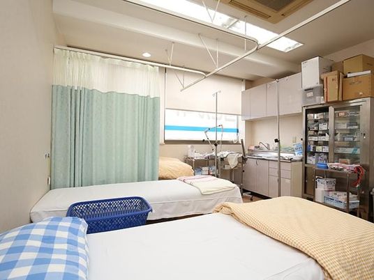 清潔な居室のベッド