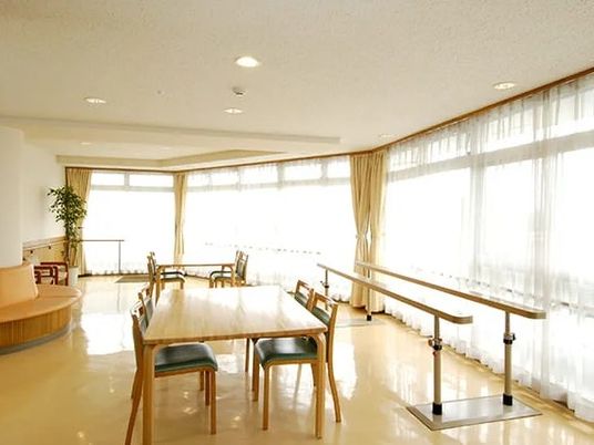 明るい食堂の室内  