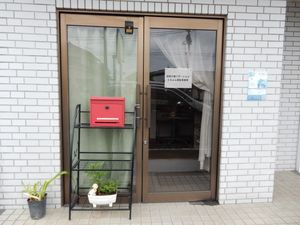 郵便受けのある入口  