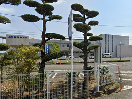 整った庭がある建物