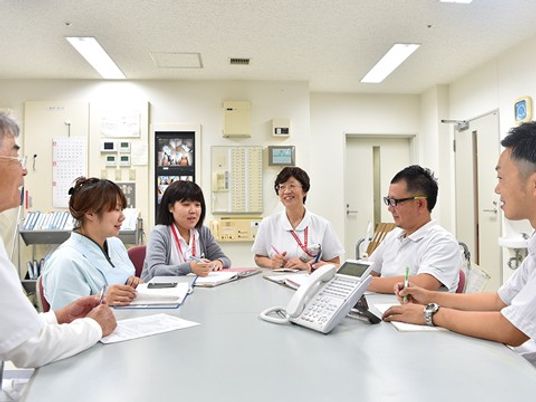 スタッフ会議の食堂  