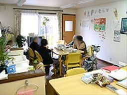 活動中のリビング風景