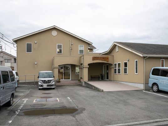 外観の落ち着いた施設