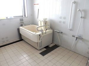 浴室の介助浴槽  