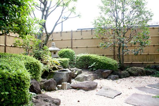 静かな日本庭園
