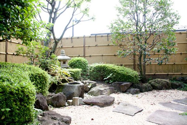 静かな日本庭園