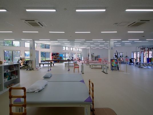 明るい機能訓練室  
