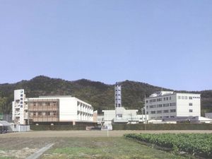 病院のような外観  