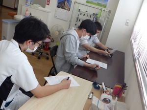 スタッフが記録する休憩室  
