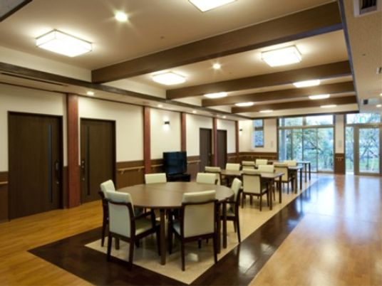 明るいダイニングスペース