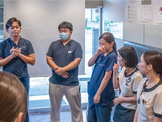スタッフが集まるエントランス  