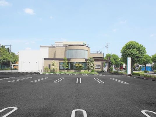 建物正面の外観  