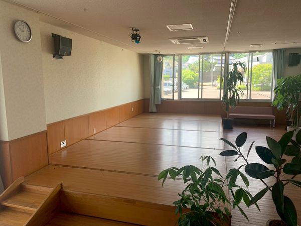 広々としたラウンジ