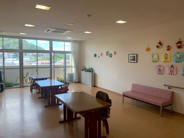 自然光の入る広間