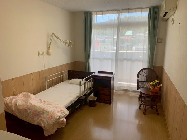 光が差し込む居室
