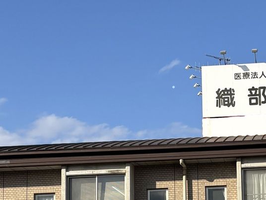 看板のある外観  