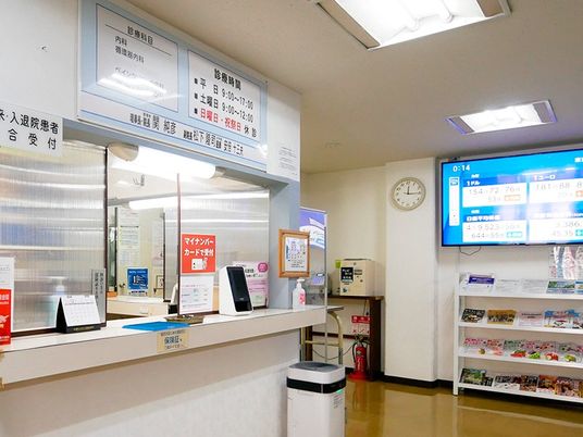受付カウンターのあるロビー  