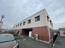 広々とした建物の外観