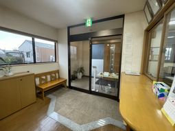 明るい受付の雰囲気
