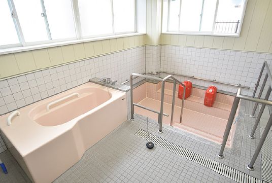 手すり付き浴室