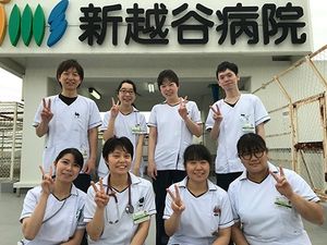 スタッフ集合の病院前  