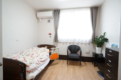 明るい居室のインテリア