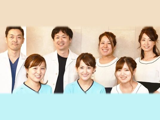 笑顔のスタッフ集合  