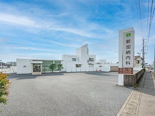 病院前の広い駐車場  
