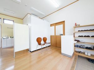 明るい玄関ロビー  