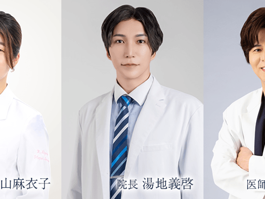 白衣の医師の並び